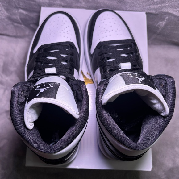 NWT Jordan 1 mid Black and White - Picture 12 of 14